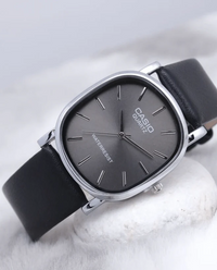 Ladies Leather Wristwatch