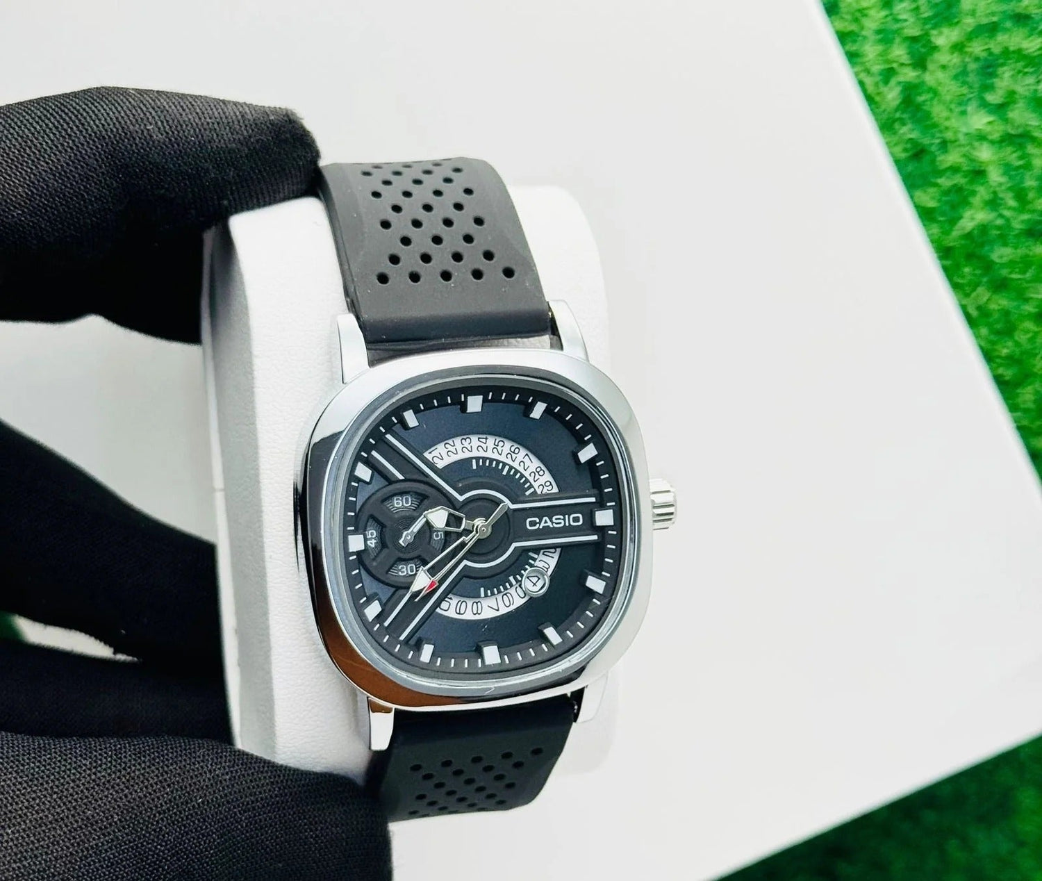 Analog men's wrist watch – Grey/silver - multi-layer dial with resin strap
