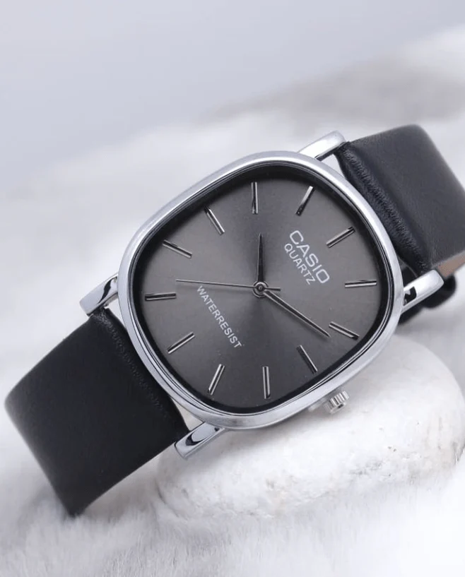 Ladies Leather Wristwatch