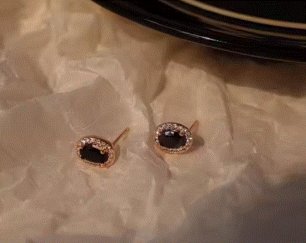 Oval shaped stud earrings  – elegant everyday studs